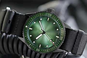 爱彼手表玫瑰金表带维修